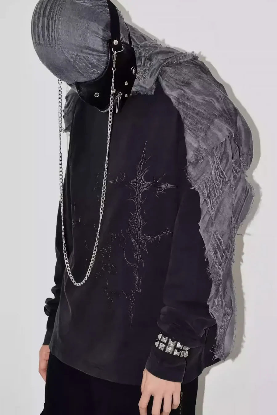 Thorny Sculpted Wash Perforated Long Sleeved T-shirt